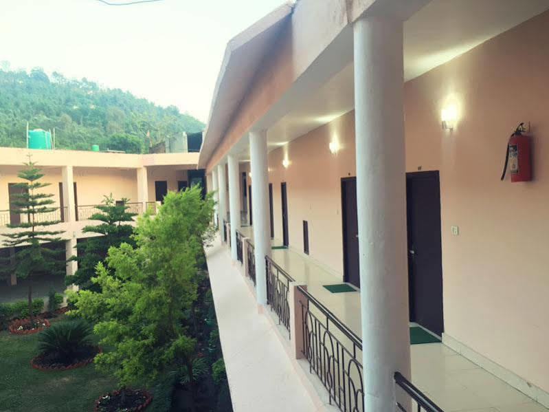 Kanara Hotel Bhimtal Exterior photo
